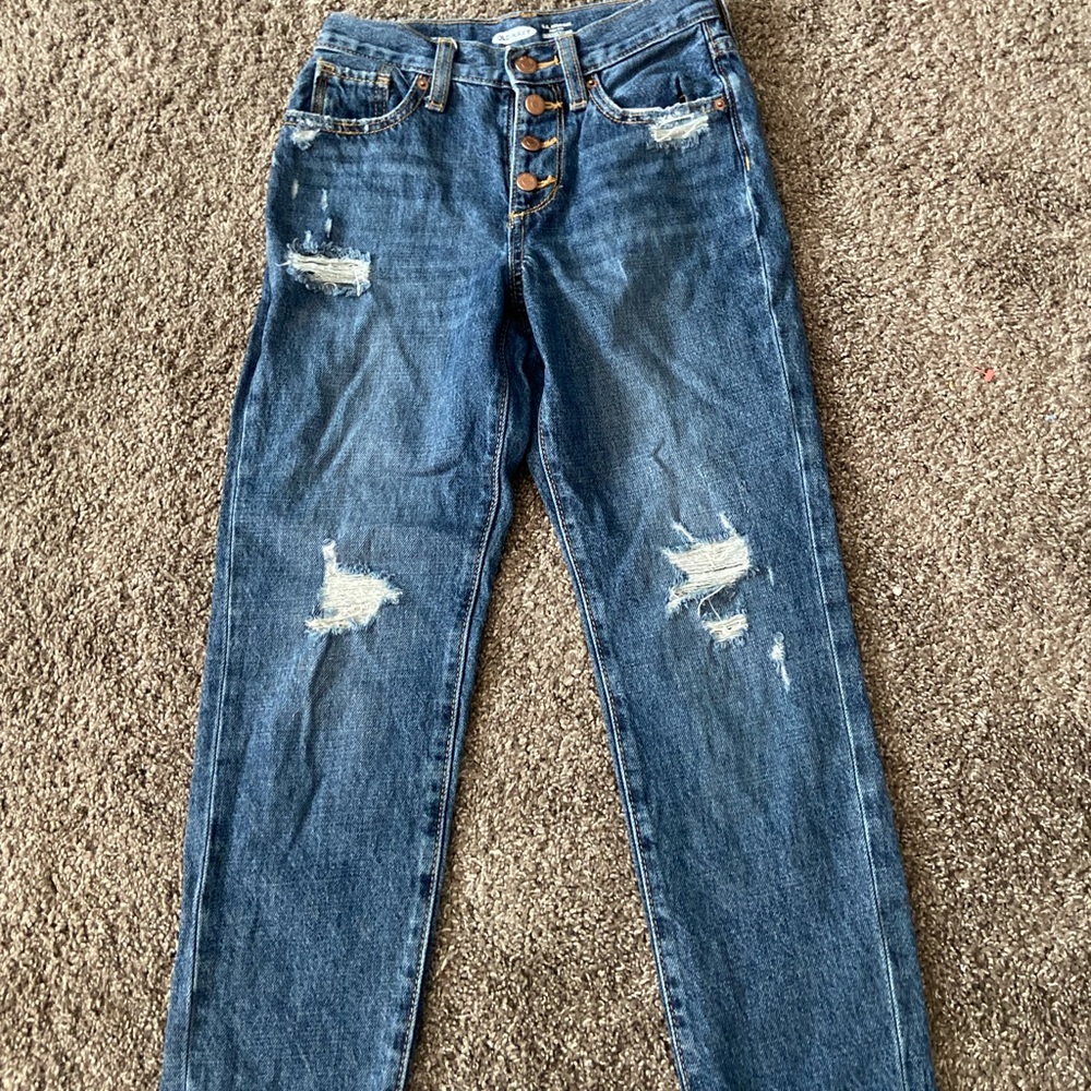 girls ripped jeans